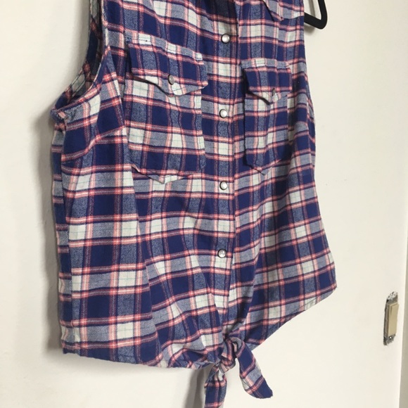 F21 Crop Flannel Tank - Picture 2 of 4